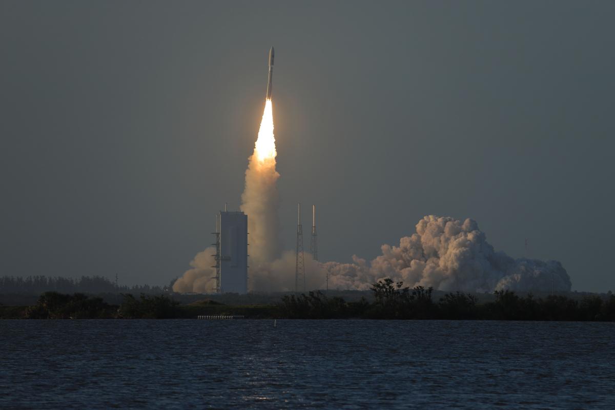 ULA Atlas V AFSPC 11 Rocket Launch - Rob van Mackelenbergh